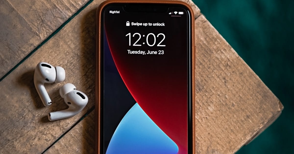 Featured image for: 2026 Hong Kong iPhone Guide: New vs Refurbished vs Second-Hand — Which Should You Pick?